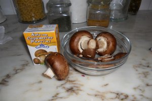 Fetuccini cu ciuperci si cotlet de porc