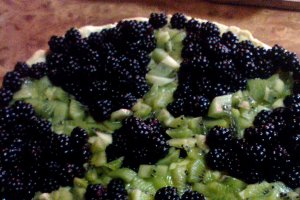 Tarta cu mure si kiwi