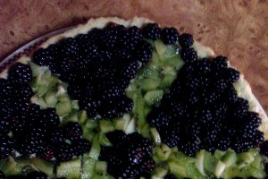 Tarta cu mure si kiwi