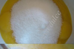 Prajitura cu visine, nuca si crema de vanilie