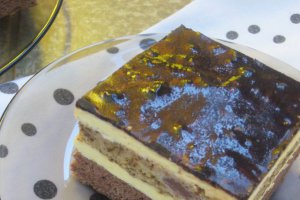 Prajitura cu visine, nuca si crema de vanilie