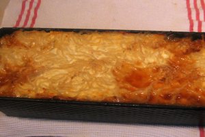 Budinca cu branza, spaghete si nuci, caramelizata