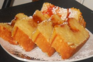 Prajtura cu lapte batut si dulceata de caise