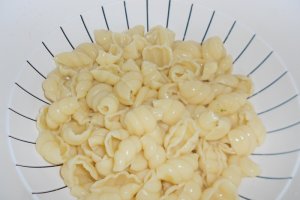 Salata racoroasa de paste cu ton