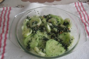 Salata de castraveti verzi