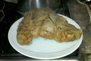 Carne cu sos de morcovi si garnitura de mazare