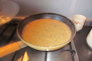 Ficatei de pui cu sos de vin si cus-cus