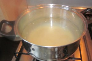 Ficatei de pui cu sos de vin si cus-cus