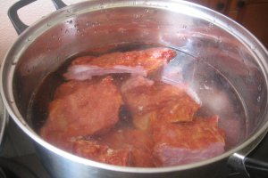 Piure de spanac cu costita afumata si oua ochiuri