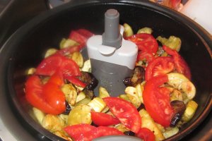 Ciocanele de pui cu dovlecei, vinete si rosii