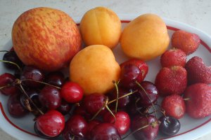 Prajitura cu fructe si bezea