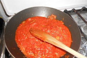 Spaghetti con funghi e sugo