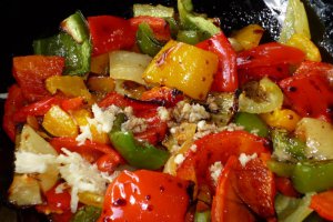 Salata de ardei copti cu usturoi