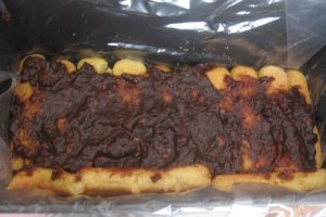 Tort cu piscoturi, crema de vanilie si gem de prune acrisor