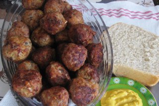 Chiftelute cu ciuperci si amestec de carne