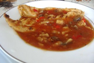 Piept de pui in sos de ciuperci si alte