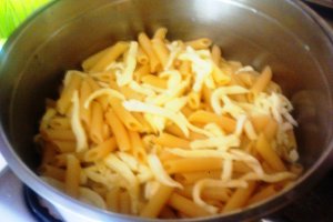 Penne cu ardei si mozzarella