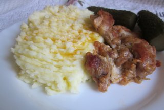 Pulpe de pui dezosate cu piure de cartofi