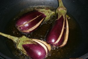 Curry cu vinete si susan-“Fried brinjal sesame curry”-reteta  srilankeza