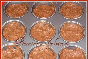 Muffins de Sarbatoare cu ciocolata si migdale