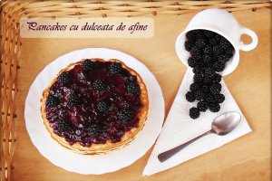 Pancakes cu dulceata de afine