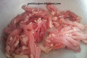 Ciorba De Salata Verde Cu Bacon Si Omleta