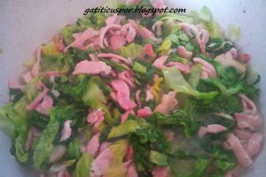 Ciorba De Salata Verde Cu Bacon Si Omleta