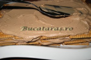 Tort de biscuiti