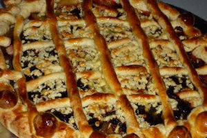 Tarta Linzer cu prune si gem