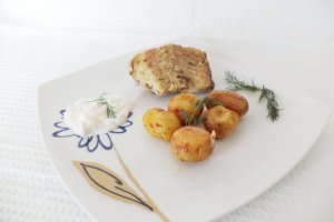 Crap cu cartofi noi in punga, la cuptor