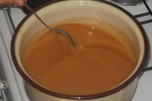 Dobos cu crema caramel