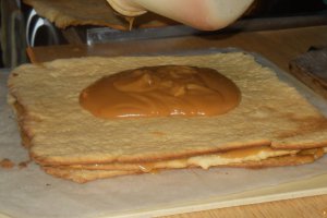 Dobos cu crema caramel