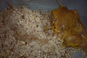 Piept de pui umplut in crusta de migdale