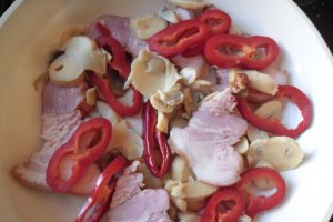 Sandwich-uri cu omleta in aluat dospit
