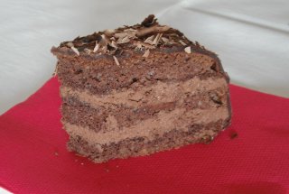 Tort cu alune de padure si ciocolata...