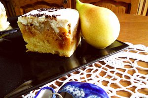 Prăjitură cu pere,caramel şi brânză