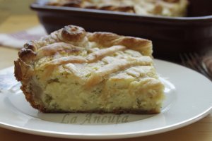 Tarta cu branza si cartofi