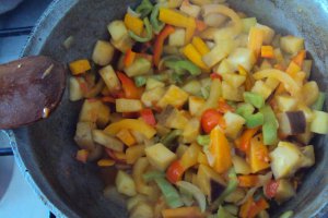 Tocanita de legume cu piept de pui