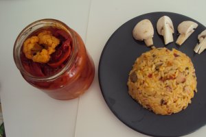 Orez cu ciuperci si pulpa de pui afumata