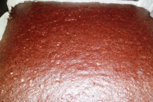 Negresa cu ciocolata amaruie si nuci caramelizate