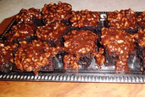 Negresa cu ciocolata amaruie si nuci caramelizate
