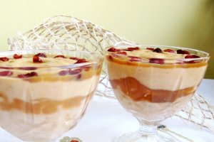 Crema de caise cu branza de vaci si merisoare