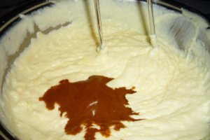 Prajitura cu crema de vanilie si cafea