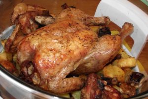 Pui in sos de soia cu ierburi aromate, cartofi si ciuperci