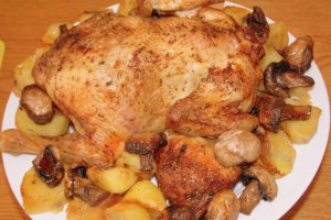 Pui in sos de soia cu ierburi aromate, cartofi si ciuperci