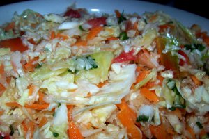 Salata de varza alba cu legume