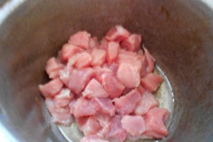 Gulas de porc cu usturoi