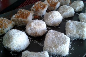 Prajiturele din gris cu nuca de cocos