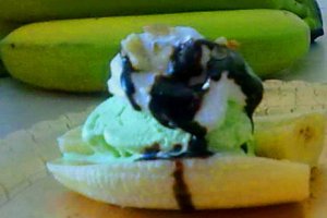 Banana split ( varianta pentru copii )