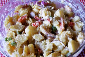 Salata de cartofi si legume cu maioneza